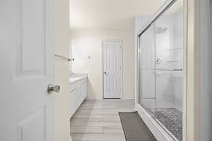 8006 Saffron Ln, Baytown, TX 77521 - Photo 15