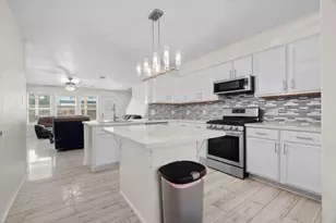 8006 Saffron Ln, Baytown, TX 77521 - Photo 11