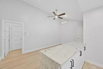 10930 White Thorn Street #B, Houston, TX 77016 - Photo 7