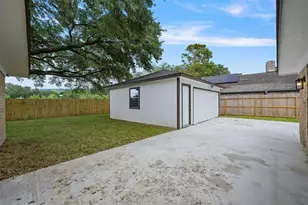 8811 Tavistock Dr, Houston, TX 77031 - Photo 17