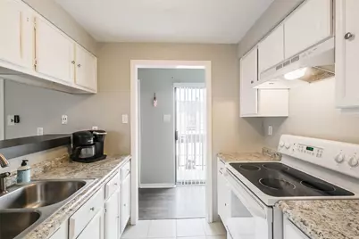 10122 Waterstone Drive, Houston, TX 77042 - Photo 11