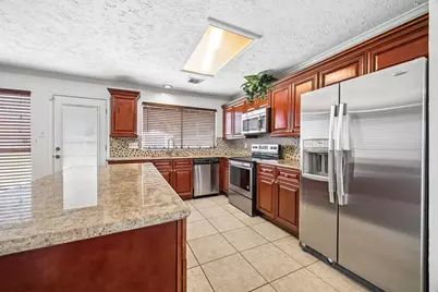 8915 Lakeside Forest Drive, Houston, TX 77088 - Photo 7