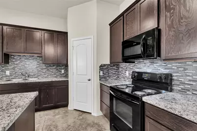 15841 Beechnut Dr, Montgomery, TX 77356 - Photo 13
