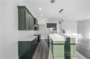 1306 Duff Ln, Houston, TX 77022 - Photo 9