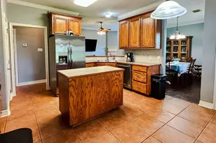 200 Washington Ave, Clute, TX 77531 - Photo 5