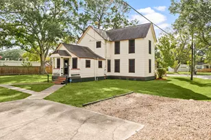 816 W Adoue St, Alvin, TX 77511 - Photo 27