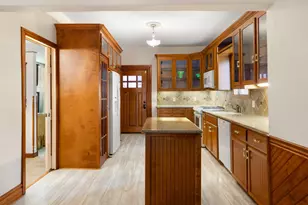 816 W Adoue St, Alvin, TX 77511 - Photo 9