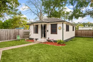816 W Adoue St, Alvin, TX 77511 - Photo 5