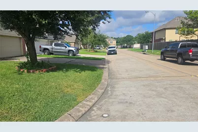 9611 Drummond Cliff, Houston, TX 77064 - Photo 3