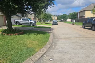 9611 Drummond Cliff, Houston, TX 77064 - Photo 3