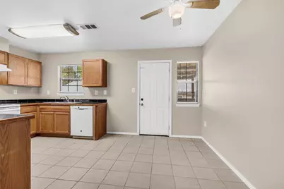 14236 E Ravine Run, Willis, TX 77318 - Photo 17