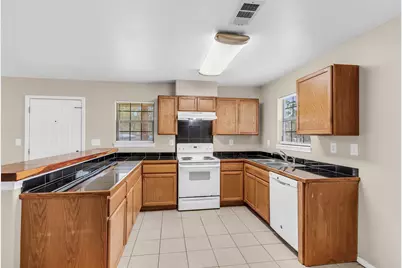 14236 E Ravine Run, Willis, TX 77318 - Photo 13