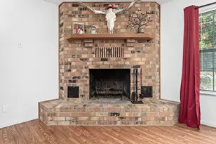 806 E Wildwood Dr, Village Mills, TX 77663 - Photo 11