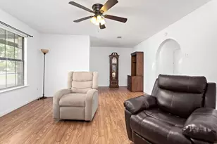 806 E Wildwood Dr, Village Mills, TX 77663 - Photo 9