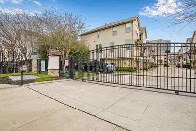 2611 Shady Woods Lane, Houston, TX 77008 - Photo 23