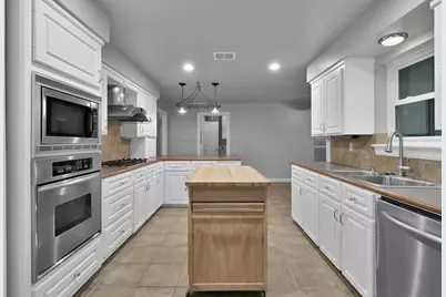 402 Pine Manor Dr, Conroe, TX 77385 - Photo 9