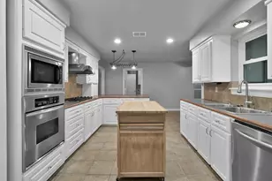 402 Pine Manor Dr, Conroe, TX 77385 - Photo 9