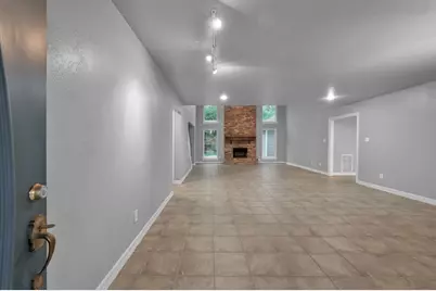 402 Pine Manor Dr, Conroe, TX 77385 - Photo 5