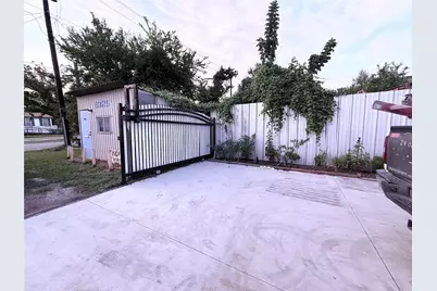 6325 Cullen Boulevard, Houston, TX 77021 - Photo 3