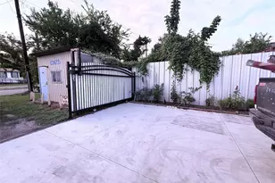 6325 Cullen Blvd, Houston, TX 77021 - Photo 3