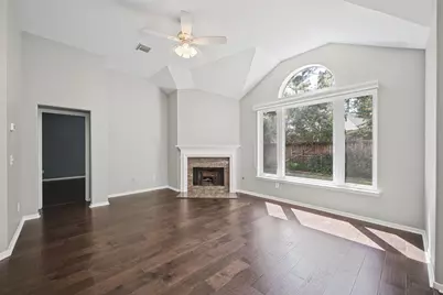 116 N Acacia Park Circle, The Woodlands, TX 77832 - Photo 9
