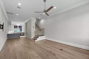 813 Bringhurst St, Houston, TX 77020 - Photo 3