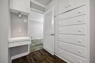 3618 Garrott St, Houston, TX 77006 - Photo 9