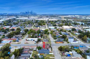 6910 J W Peavy Dr, Houston, TX 77011 - Photo 37