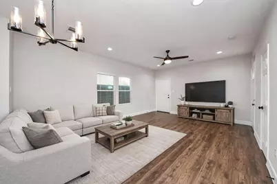 6910 J W Peavy Drive, Houston, TX 77011 - Photo 5