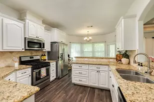 46 Ivy Ct, Jones Creek, TX 77541 - Photo 9