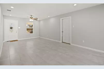 5123 Ridgeway Drive, Houston, TX 77033 - Photo 3