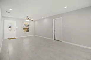 5123 Ridgeway Dr, Houston, TX 77033 - Photo 3