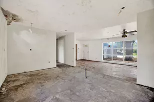 9022 Beverly Hill St, Houston, TX 77063 - Photo 13