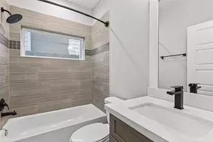 7706 Kivu Ln, Houston, TX 77055 - Photo 9