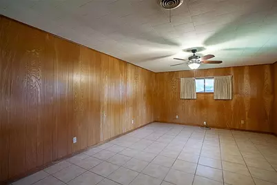 909 W Curtis Avenue, Orange, TX 77630 - Photo 5