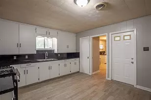 909 W Curtis Ave, Orange, TX 77630 - Photo 7