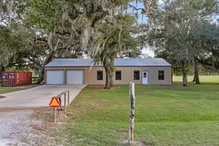 101 Oak Creek Dr, Van Vleck, TX 77482 - Photo 1