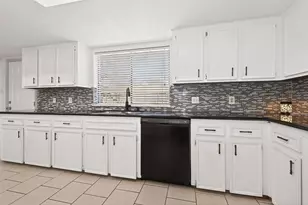 3031 Shawnee Dr, Sugar Land, TX 77479 - Photo 17