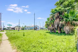 701 39th St, Galveston, TX 77550 - Photo 11