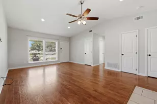 2210 Quail Hollow Dr, Bryan, TX 77802 - Photo 5