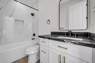 724 E 33rd St, Houston, TX 77022 - Photo 7
