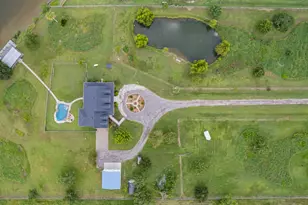 7902 S Redfish Dr, Hitchcock, TX 77563 - Photo 49