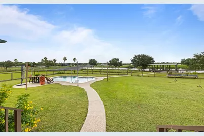 7902 S Redfish Drive, Hitchcock, TX 77563 - Photo 37