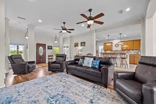 7902 S Redfish Dr, Hitchcock, TX 77563 - Photo 11