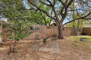 2512 Towering Oaks Dr, Bryan, TX 77802 - Photo 35