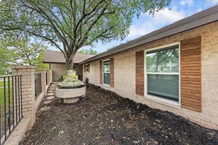 2512 Towering Oaks Dr, Bryan, TX 77802 - Photo 3