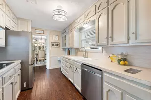 2512 Towering Oaks Dr, Bryan, TX 77802 - Photo 9