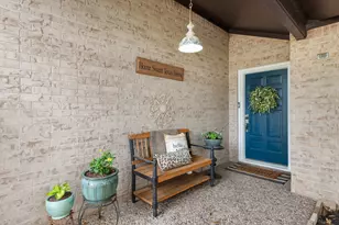 2512 Towering Oaks Dr, Bryan, TX 77802 - Photo 5