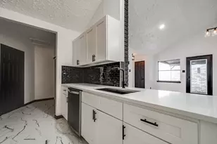 30 Crestbriar Ct, Baytown, TX 77521 - Photo 9