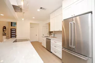 9533 Bayou Brook St, Houston, TX 77063 - Photo 13